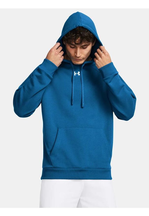 Under Armour - Bluza fitness męska UNDER ARMOUR Rival Fleece Hoodie z kapturem. Typ kołnierza: kaptur. Kolor: niebieski. Sport: fitness