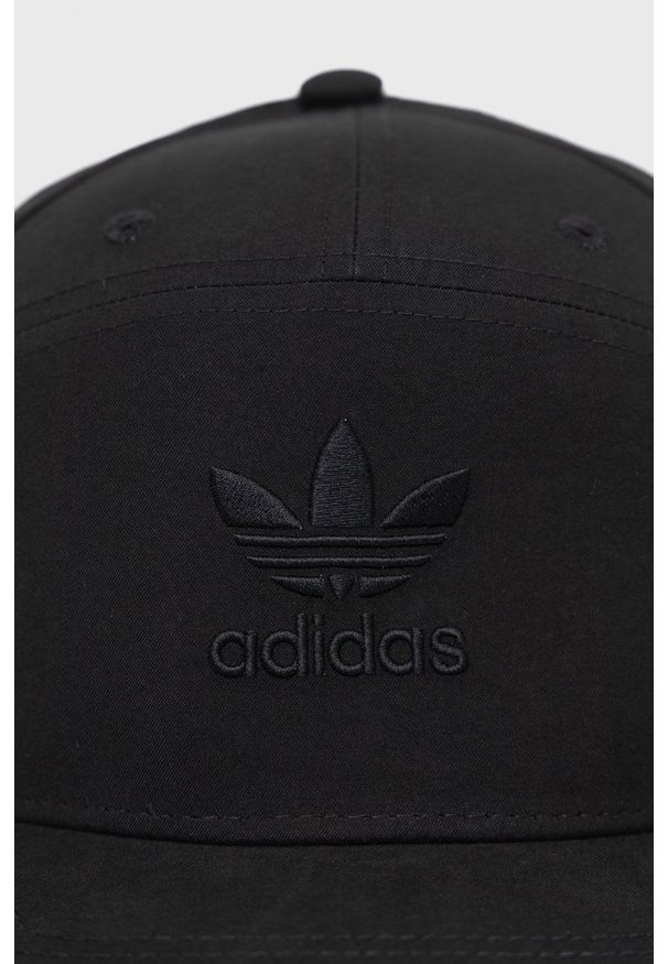 adidas Originals Czapka kolor czarny gładka. Kolor: czarny. Wzór: gładki