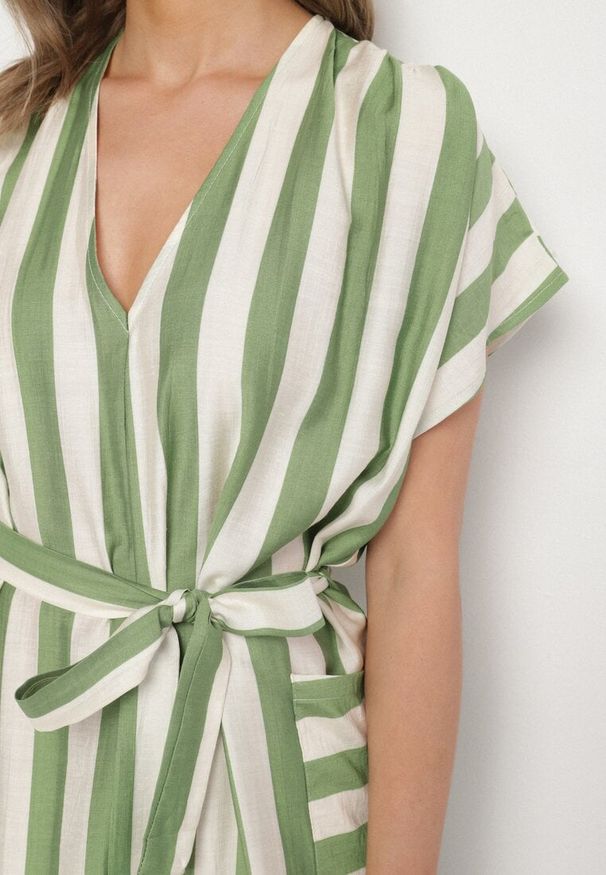 Born2be - Zielona Sukienka z Wiskozą i Paskiem w Paski Nerire. Okazja: na co dzień. Kolor: zielony. Materiał: wiskoza. Wzór: paski. Styl: elegancki, casual, klasyczny
