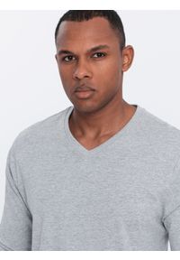Ombre Clothing - Męski longsleeve bez nadruku z dekoltem w serek - szary melanż V7. Okazja: na co dzień. Typ kołnierza: dekolt w serek. Kolor: szary. Materiał: materiał, bawełna. Długość rękawa: długi rękaw. Długość: długie. Wzór: melanż. Styl: klasyczny, casual, elegancki #8