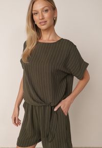 Born2be - Ciemnozielony Letni Komplet w Paski Bogaty w Wiskozę Bluzka z Wiązaniem i Szorty Mazhola. Kolor: zielony. Materiał: wiskoza. Wzór: paski #2