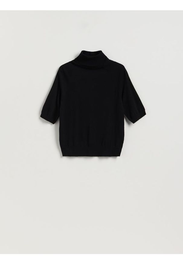 Reserved - Sweter z golfem - czarny. Typ kołnierza: golf. Kolor: czarny. Materiał: wiskoza, dzianina. Styl: klasyczny