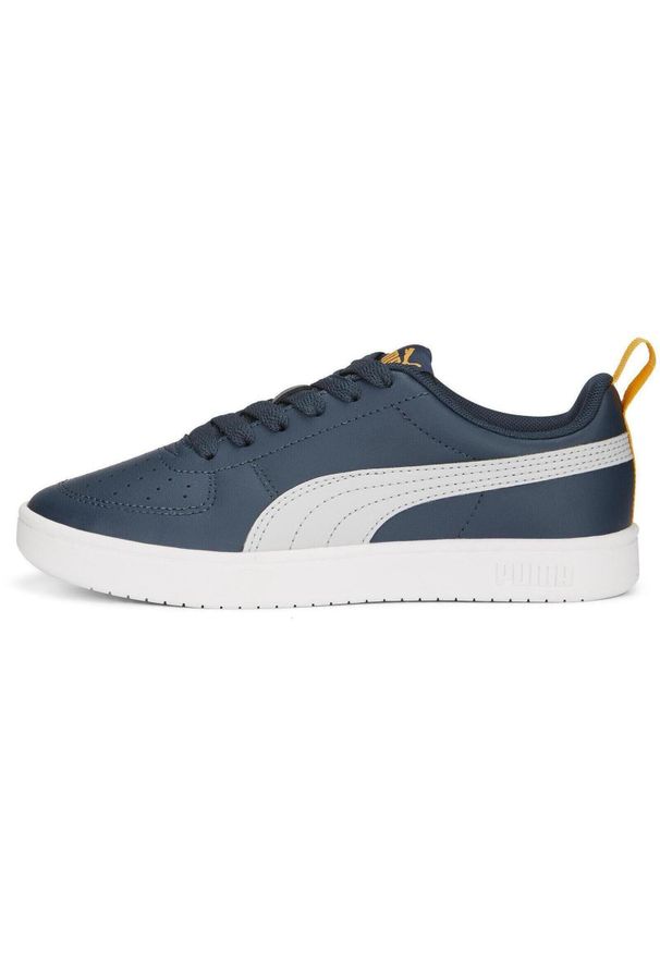 Buty do chodzenia dla dzieci Puma Rickie JR. Zapięcie: sznurówki. Kolor: niebieski, wielokolorowy, biały. Materiał: skóra ekologiczna, skóra, materiał. Szerokość cholewki: normalna. Sport: turystyka piesza