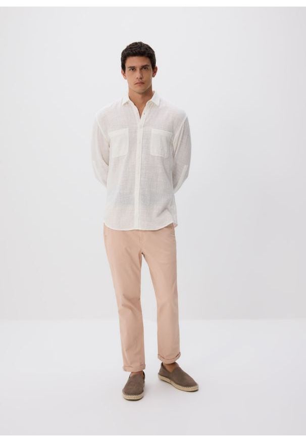 Reserved - Bawełniane spodnie chino slim - różowy. Kolor: różowy. Materiał: bawełna