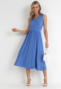 Born2be - Niebieska Sukienka Midi Bez Rękawów z Plisowanym Dołem Dreana. Kolor: niebieski. Długość rękawa: bez rękawów. Styl: elegancki. Długość: midi #4