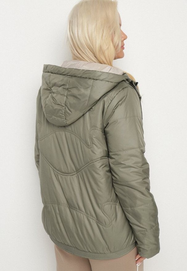 Born2be - Zielona Kurtka Pikowana z Kapturem Karbia. Okazja: na co dzień. Typ kołnierza: kaptur. Kolekcja: plus size. Kolor: zielony. Styl: casual, elegancki