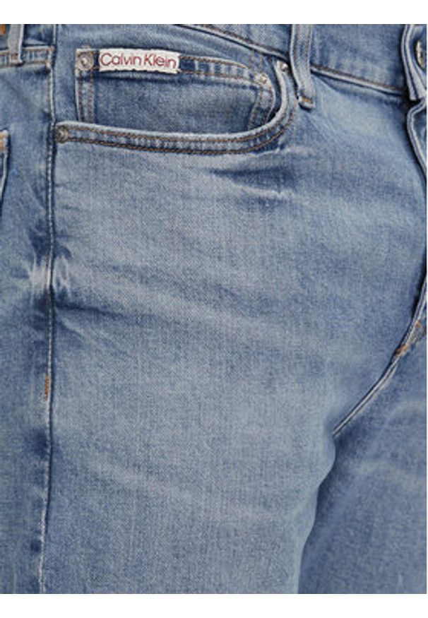 Calvin Klein Jeans Szorty jeansowe J30J327516 Niebieski Slim Fit. Kolor: niebieski. Materiał: bawełna