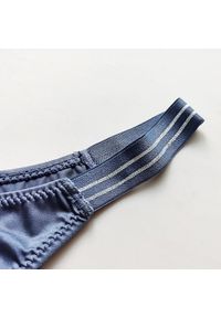 Intica - Stringi z elastycznymi paskami pod obcisłe ubrania Saburi. Kolor: biały. Materiał: materiał, skóra. Wzór: paski #2