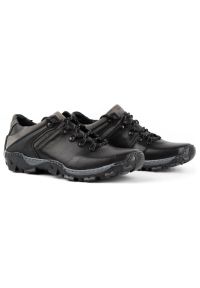 KENT Męskie buty trekkingowe 116 czarne. Okazja: na co dzień. Zapięcie: pasek. Kolor: czarny. Materiał: jeans, skóra. Wzór: paski. Sezon: wiosna, jesień, lato