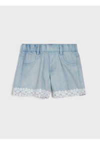 Sinsay - Szorty jeansowe z ozdobną koronką - niebieski. Kolor: niebieski. Materiał: jeans, koronka. Wzór: koronka #1