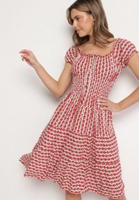 Born2be - Czerwona Sukienka z Bawełny Ozdobiona Guzikami i Bufiastymi Rękawami Ronaria. Okazja: na co dzień. Kolor: czerwony. Materiał: bawełna. Wzór: aplikacja. Sezon: wiosna, lato. Typ sukienki: sportowe. Styl: casual, sportowy, klasyczny #7