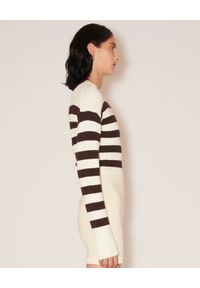 NANUSHKA - Sweter w paski Oki. Kolor: brązowy. Materiał: bawełna, dzianina. Długość rękawa: długi rękaw. Długość: długie. Wzór: paski #4