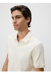 Reserved - Koszulka polo slim - złamana biel. Typ kołnierza: polo. Materiał: dzianina, bawełna #1