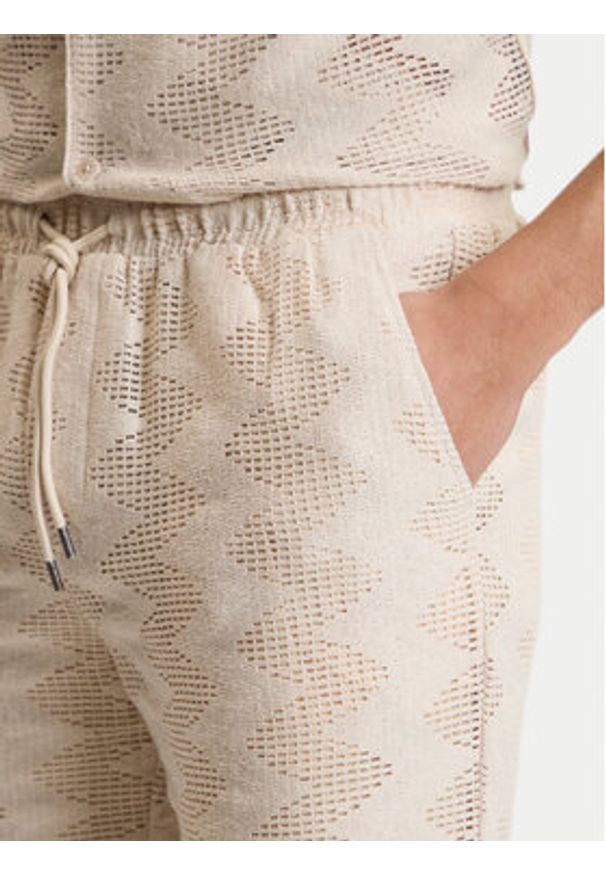 Guess Szorty materiałowe M6GD29 K3237 Beżowy Regular Fit. Kolor: beżowy. Materiał: bawełna
