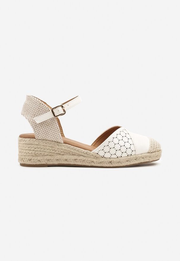Born2be - Białe Sandały Vices na Koturnie z Plecionką Eranethia. Okazja: na co dzień. Zapięcie: sprzączka. Kolor: biały. Materiał: jeans. Obcas: na koturnie. Styl: boho, elegancki, casual