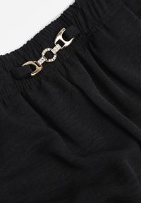 Renee - Czarne Spodnie Casual Wide Leg High Waist Zdobione Klamerką w Talii Cythiopis. Okazja: na co dzień. Stan: podwyższony. Kolekcja: plus size. Kolor: czarny. Długość: krótkie. Wzór: aplikacja. Styl: casual #3