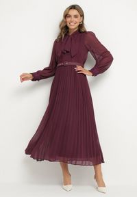 Born2be - Ciemnofioletowa Rozkloszowana Sukienka Maxi z Plisowanym Dołem i Paskiem Brofilla. Okazja: na co dzień. Kolor: fioletowy. Materiał: poliester. Wzór: aplikacja. Styl: klasyczny, casual. Długość: maxi #5