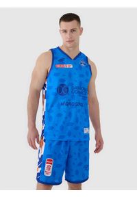4f - 4F Koszulka meczowa replika wyjazdowa z sezonu 2024/25 męska 4F x PLK - MKS Dąbrowa Górnicza - multikolor XL. Typ kołnierza: dekolt w serek. Kolor: wielokolorowy. Materiał: dzianina, włókno, materiał, syntetyk. Wzór: gładki, nadruk, ze splotem. Sport: koszykówka, fitness
