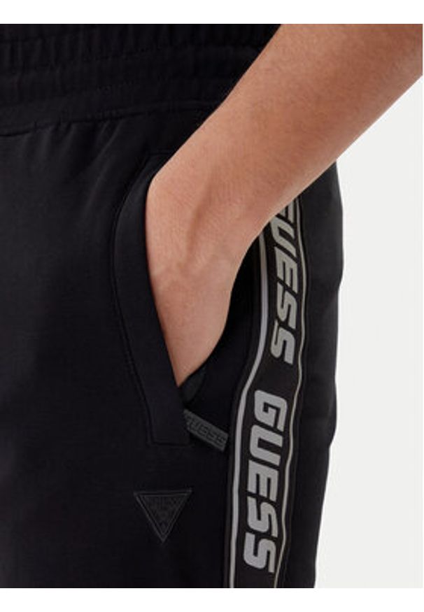 Guess Szorty sportowe Z2YD02 K6ZS1 Czarny Regular Fit. Kolor: czarny. Materiał: bawełna. Styl: sportowy