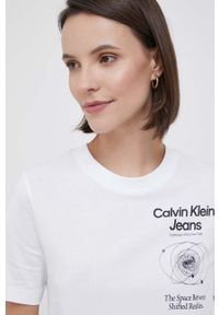 Calvin Klein Jeans t-shirt bawełniany kolor biały. Kolor: biały. Materiał: bawełna. Długość rękawa: krótki rękaw. Długość: krótkie. Wzór: nadruk. Styl: klasyczny #3