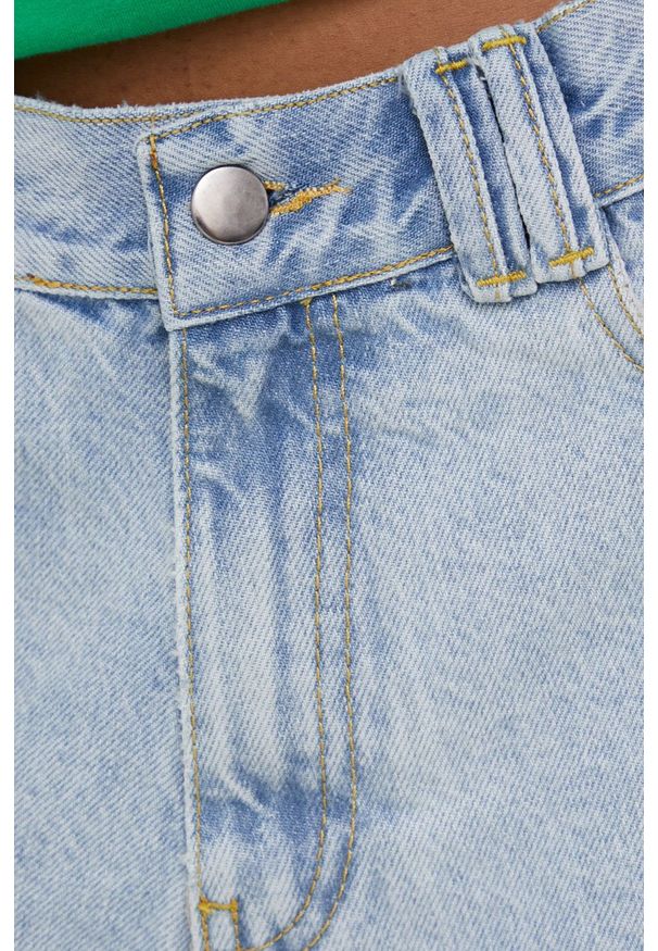 Answear Lab szorty jeansowe damskie gładkie high waist. Okazja: na co dzień. Stan: podwyższony. Kolor: niebieski. Materiał: jeans. Wzór: gładki. Styl: wakacyjny