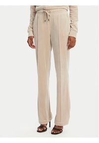 Juicy Couture Spodnie dresowe Tina JCAPW045 Beżowy Regular Fit. Kolor: beżowy. Materiał: syntetyk #1