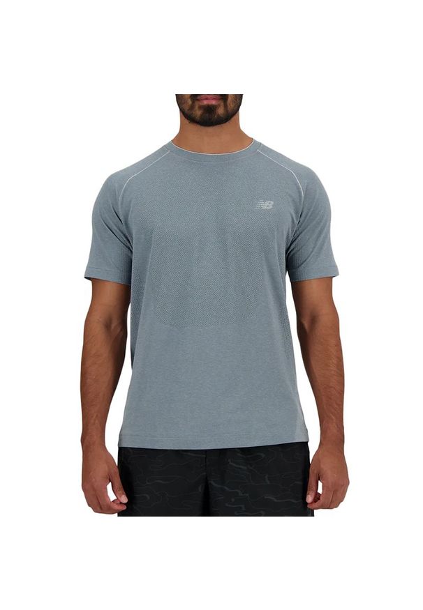 Koszulka New Balance MT41080AG - szara. Kolor: szary. Materiał: materiał, nylon, poliester. Długość rękawa: krótki rękaw. Długość: krótkie