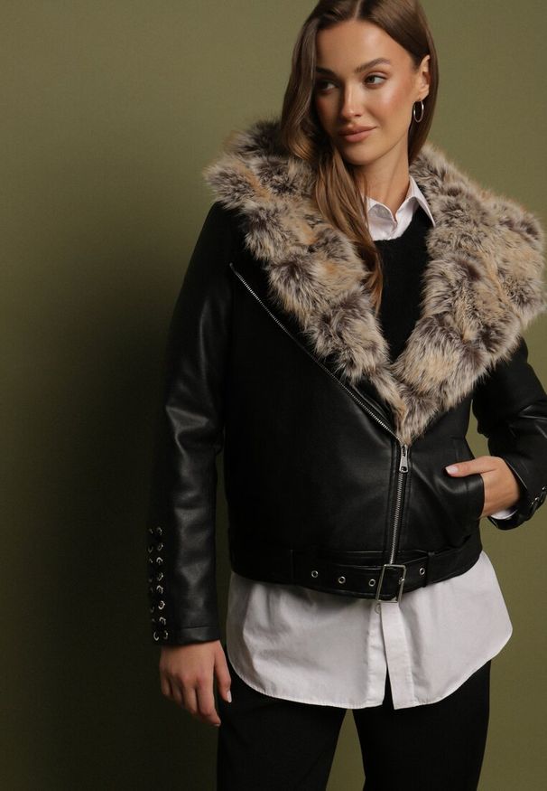 Born2be - Czarna Kurtka Ramoneska z Odpinanym Kapturem i Futrem Aplonna. Kolor: czarny. Materiał: futro. Sezon: zima, jesień. Styl: klasyczny