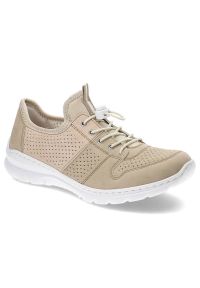 Beżowe Półbuty Rieker Wygodne Buty Damskie. Okazja: na co dzień. Zapięcie: bez zapięcia. Kolor: beżowy. Materiał: materiał, skóra ekologiczna. Szerokość cholewki: normalna. Obcas: na obcasie. Styl: casual. Wysokość obcasa: średni #1