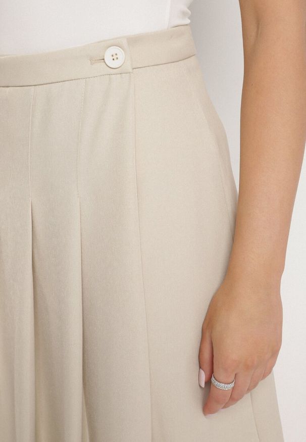 Born2be - Beżowa Spódnica Kopertowa Plisowana Rozkloszowana Divisse. Okazja: na spotkanie biznesowe, na co dzień, do pracy. Kolor: beżowy. Styl: biznesowy, klasyczny, casual