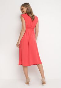 Born2be - Czerwona Sukienka Midi z Ozdobnym Węzłem przy Dekolcie i Rozcięciem Sastama. Kolor: czerwony. Długość: midi #5