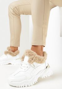 Born2be - Białe Sneakersy Nariaca. Kolor: biały. Materiał: syntetyk, futro, skóra ekologiczna. Wzór: gładki. Sezon: zima #1