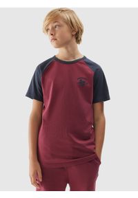4F JUNIOR - T-shirt z nadrukiem chłopięcy - bordowy. Kolor: czerwony. Materiał: bawełna. Długość rękawa: krótki rękaw. Wzór: nadruk