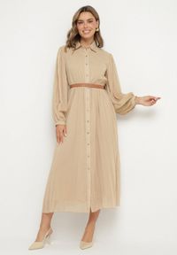 Born2be - Beżowa Plisowana Sukienka o Koszulowym Kroju z Dodatkowym Paskiem Mialessa. Okazja: na co dzień. Kolor: beżowy. Materiał: materiał. Typ sukienki: koszulowe. Styl: casual, elegancki, klasyczny #1