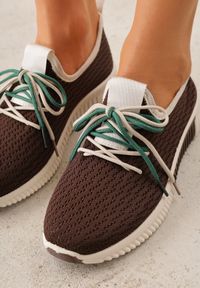 Born2be - Brązowe Sneakersy z Podwójnym Sznurowaniem Dorielle. Nosek buta: okrągły. Kolor: brązowy. Materiał: materiał. Obcas: na obcasie. Wysokość obcasa: niski #5