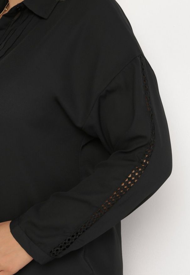 Born2be - Czarna Koszula z Delikatnymi Plisami z Przodu Anasesene. Kolekcja: plus size. Kolor: czarny. Styl: elegancki