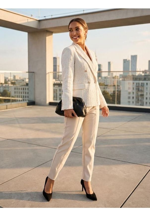 Sinsay - Spodnie z imitacji skóry - kremowy. Kolor: kremowy. Materiał: skóra