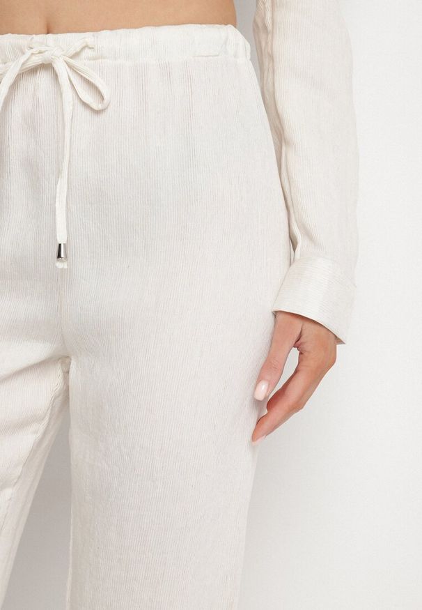 Born2be - Białe Szerokie Spodnie z Wiskozy z Wiązaniem w Talii Lilriz. Okazja: na co dzień. Kolor: biały. Materiał: wiskoza. Styl: klasyczny, casual, elegancki