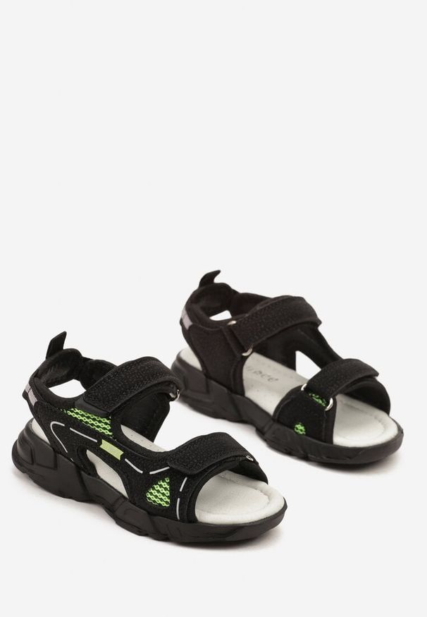 Born2be - Czarno-Zielone Sportowe Sandały ze Skórzaną Wkładką i Geometrycznym Wzorem Tiarolise. Okazja: na co dzień. Zapięcie: rzepy. Kolor: czarny. Materiał: skóra. Wzór: geometria. Styl: sportowy