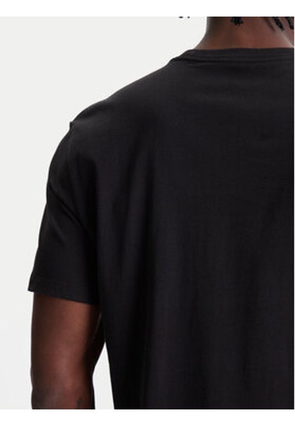 Calvin Klein T-Shirt Box Tape Graphic LV04RC854G Czarny Regular Fit. Kolor: czarny. Materiał: bawełna