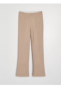 Sinsay - Spodnie straight leg z dzianiny roma - beżowy. Kolor: beżowy. Materiał: dzianina #1