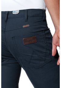 Wrangler - WRANGLER SPODNIE MĘSKIE ARIZONA NAVY W12OV9114. Materiał: jeans, materiał, denim. Wzór: jednolity. Styl: klasyczny #5