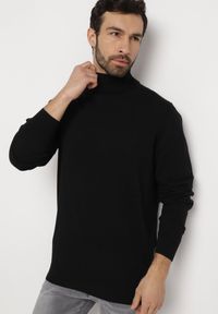 Born2be - Czarny Bawełniany Sweter z Golfem Jarelia. Typ kołnierza: golf. Kolor: czarny. Materiał: bawełna. Styl: klasyczny, elegancki