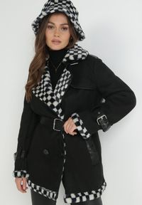Born2be - Czarna Kurtka Dwurzędowa z Paskiem Morli. Kolor: czarny. Materiał: futro #7