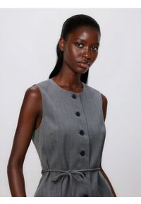Reserved - Kamizelka z wiązaniem - ciemnoszary. Kolor: szary. Materiał: wiskoza, tkanina #1