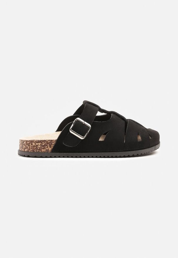 Born2be - Czarne Klapki Chodaki z Przeplatanymi Paskami i Wycięciami Paroti. Okazja: na co dzień. Kolor: czarny. Wzór: paski. Obcas: na obcasie. Styl: elegancki, casual. Wysokość obcasa: niski