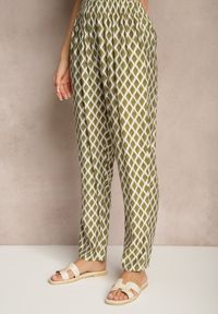 Renee - Zielone Spodnie o Szerokim Kroju High Waist w Romby Sarriza. Okazja: na co dzień. Stan: podwyższony. Kolor: zielony. Wzór: aplikacja. Styl: casual #4