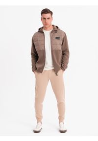 Ombre Clothing - Lekka męska kurtka z łączonych materiałów z kapturem i ozdobnym pikowaniem – jasnobrązowa V2 OM-JANP-0160 - XXL. Okazja: na co dzień. Typ kołnierza: kaptur. Kolor: brązowy. Materiał: materiał. Wzór: aplikacja. Styl: casual #6
