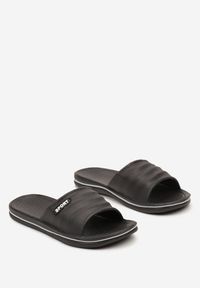 Born2be - Czarne Klapki Basenowe z Szerokim Paskiem Dimalin. Okazja: na plażę, na spacer. Kolor: czarny. Sezon: lato. Styl: wakacyjny #3