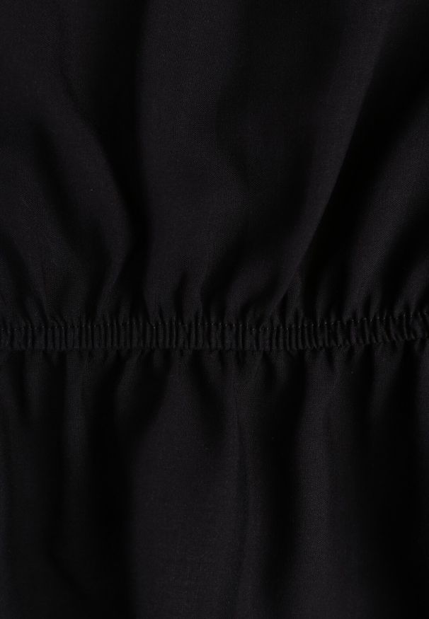 Born2be - Czarna Sukienka z Wiskozy o Rozkloszowanym Kroju Folky. Okazja: na co dzień. Typ kołnierza: dekolt w kształcie V. Kolor: czarny. Wzór: gładki. Typ sukienki: proste. Materiał: wiskoza. Sezon: lato. Styl: casual, elegancki. Długość: midi